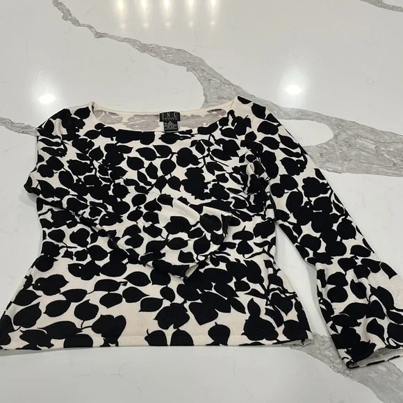 Super cute cropped INC women’s size small with flare cuff excellent condition - Picture 3 of 4